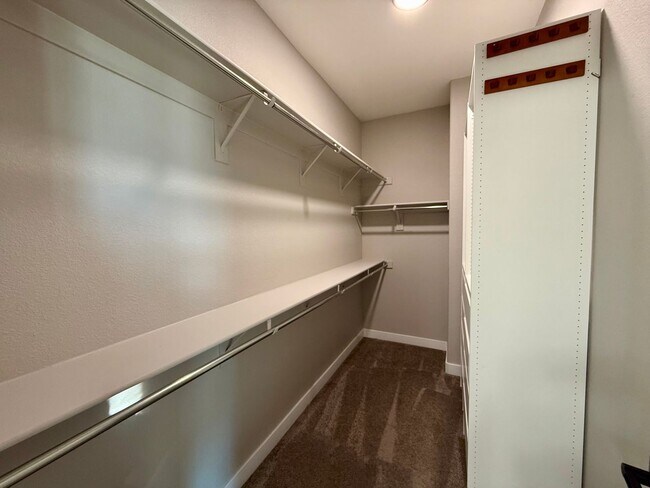 Building Photo - 3/BD 2.5/BA Contemporary Comfort in a Prime Location!