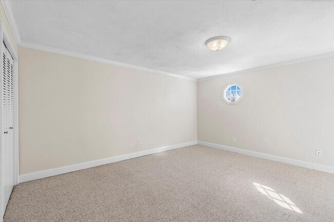 Building Photo - 8 Captain Cook Ln