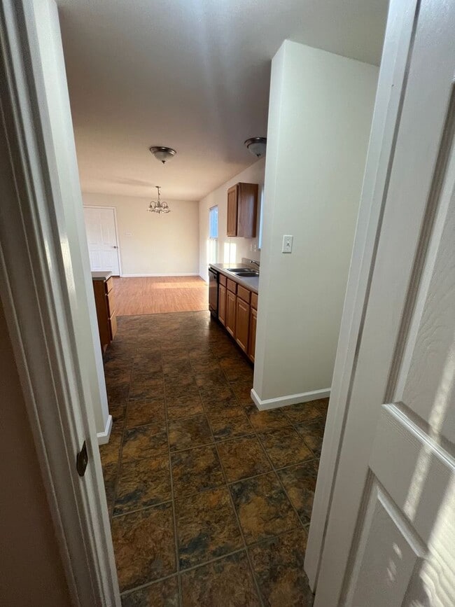 Building Photo - 3 BR/2 BA Home near Hwy 44