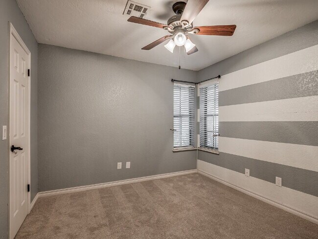 Building Photo - Immaculate Edmond Home with New Carpet and Storm Shelter!