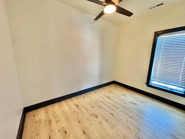 Building Photo - 2510 Portland Ave