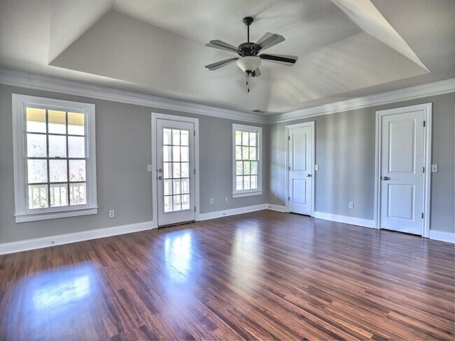 Building Photo - 975 Odessa Dr