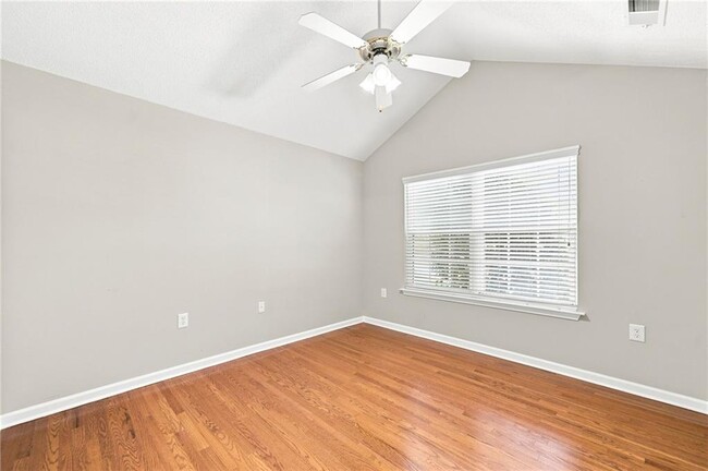 Building Photo - 3204 Village Ln