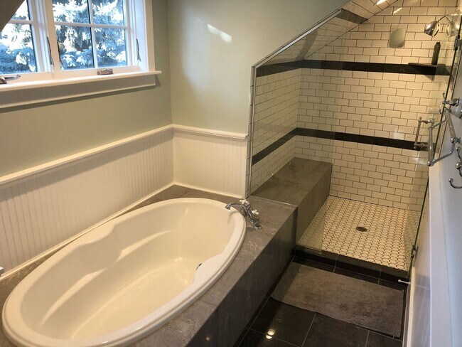Building Photo - Charming Craftsman Gem Near McKinley Park