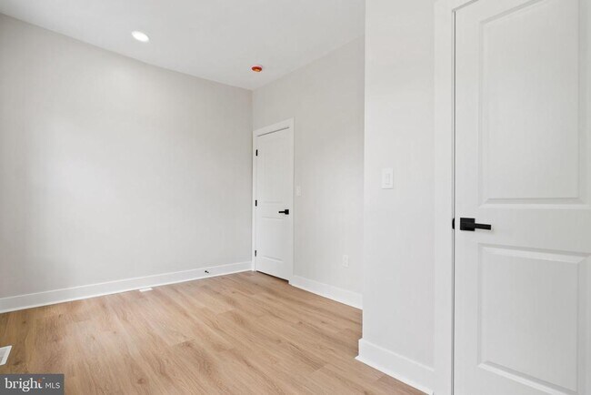 Building Photo - 711 McCabe Ave