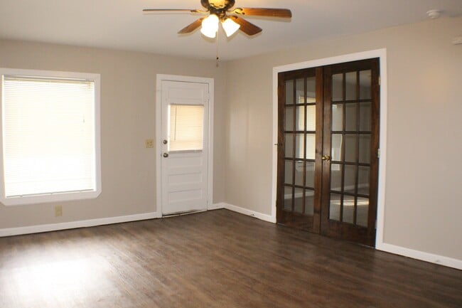 Building Photo - Adorable Small Broken Arrow Home, Close to the Rose District!