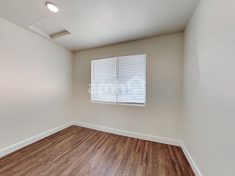 Building Photo - 3354 Fields Ave