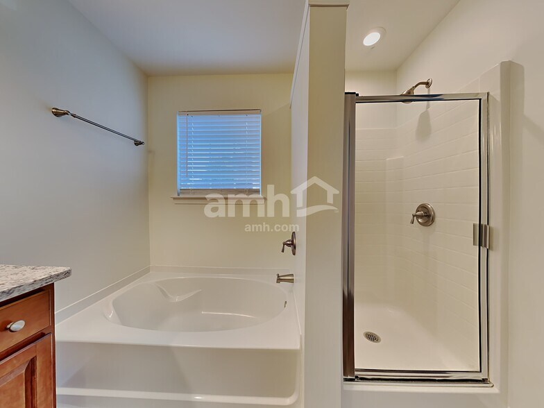 Building Photo - 1614 Bradmere Ln