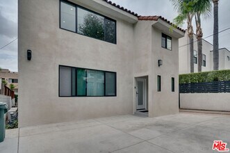 Building Photo - 9024 Phyllis Ave