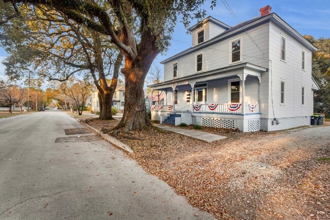 Building Photo - 1110 N Pasteur St