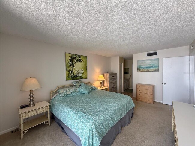 Building Photo - 6279 Sun Blvd