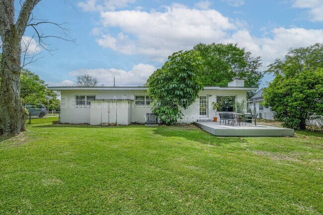 Building Photo - 316 Lake Fair Ln