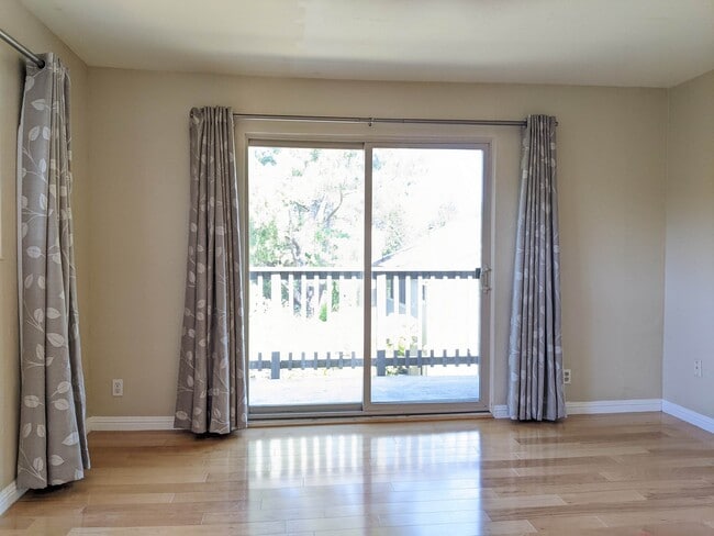 Building Photo - 105 Ascot Ct