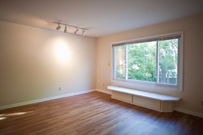 Building Photo - Live at Chancellor Square in a renovated u...
