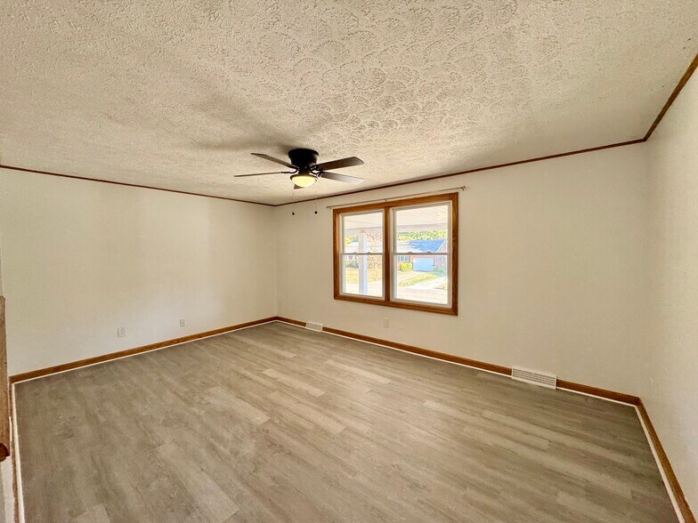 Building Photo - 4646 13th St NW