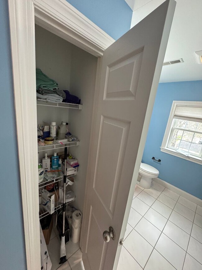 Building Photo - Waltham 3 bed 2.5 Bath