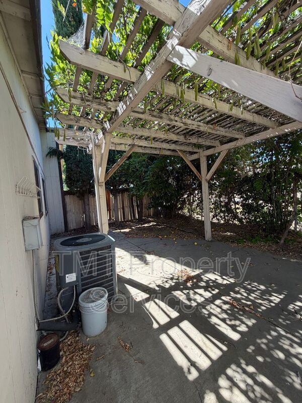 Building Photo - 7847 Orchard Woods Cir