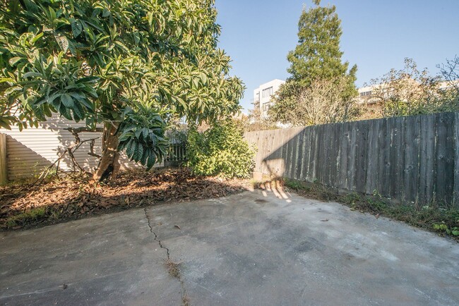 Building Photo - 144-146 Anza