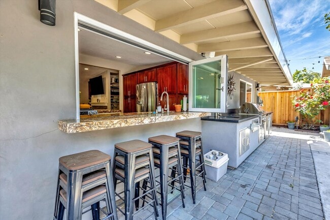 Building Photo - Gorgeous Vibrant Home In Santa Clara