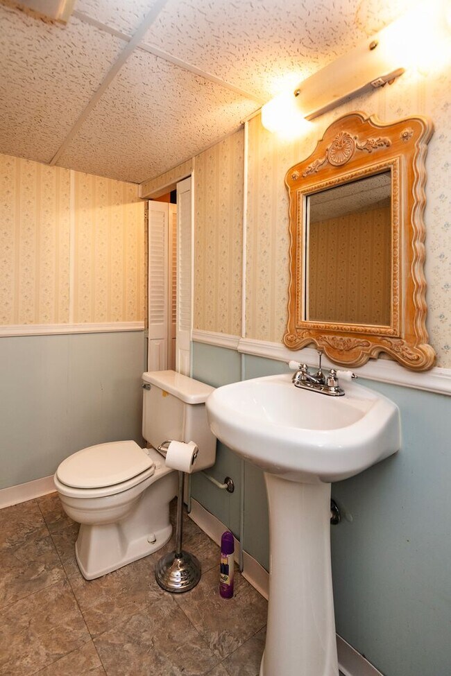 Building Photo - Beautiful 4 Bedroom 3 Bathroom South County Home