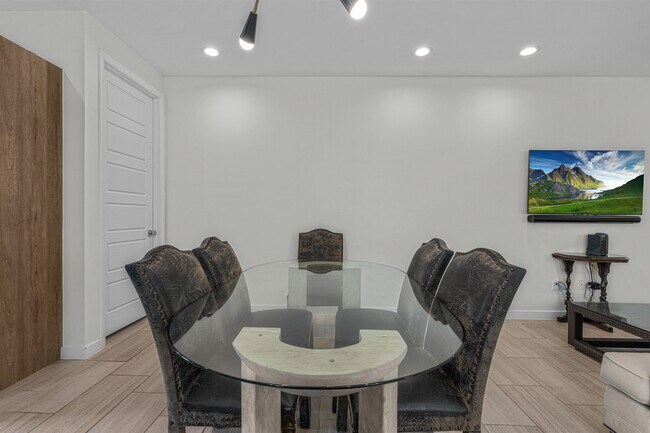 Building Photo - 409 Deer Path Lp