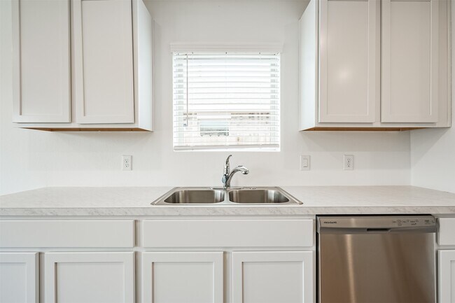 Building Photo - 9123 Estes Lks Dr