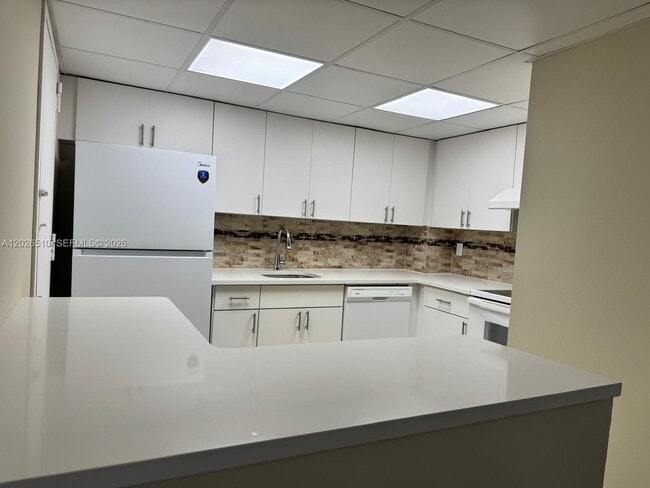 Building Photo - 401 Golden Isles Dr