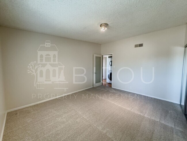 Building Photo - Westside Condo w/ Amazing Views