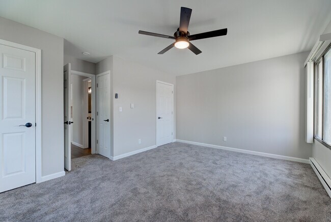 Building Photo - 305 Maple Ave