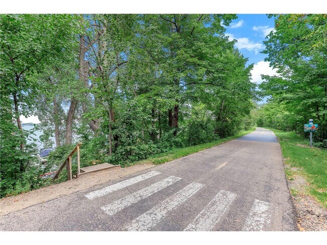 Building Photo - 3 Crescent St