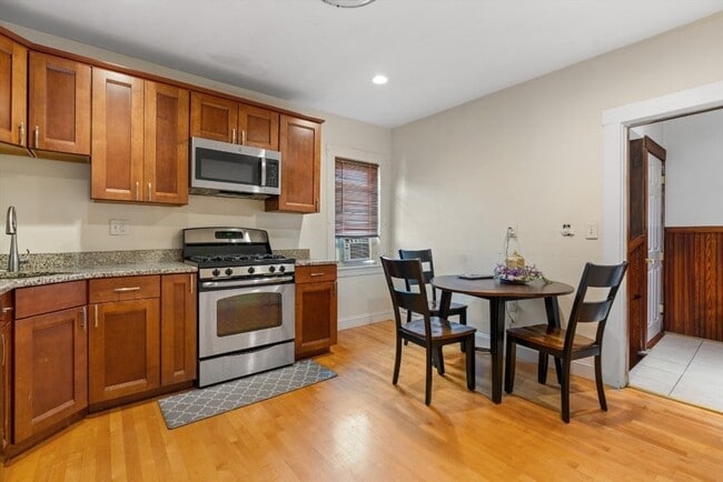 Building Photo - 79-81-81 Vernon St