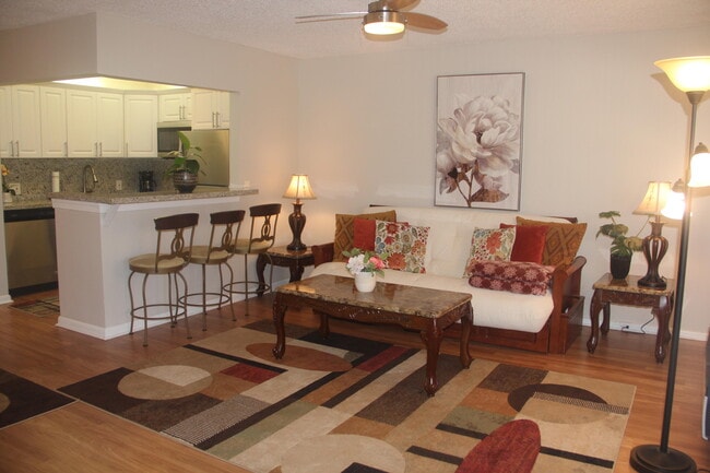 Building Photo - 454 Fanshaw K