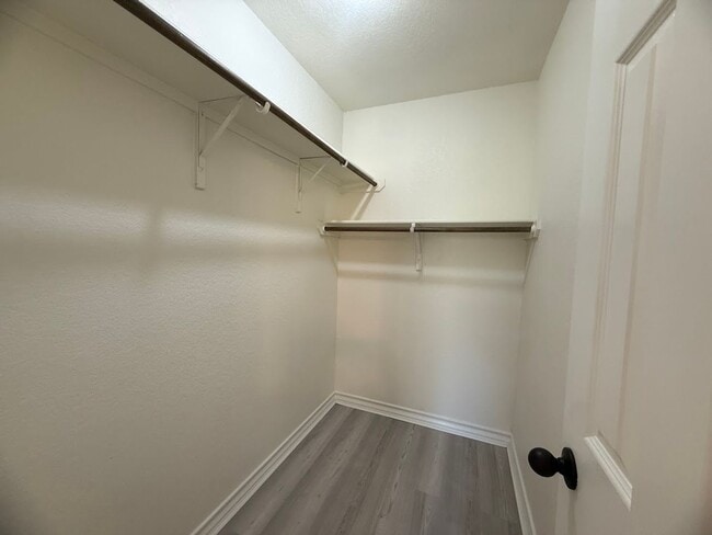 Building Photo - Townhome Near Retama Park...No Carpet.