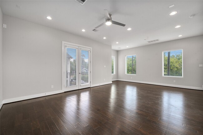 Building Photo - 2510 Tuam St