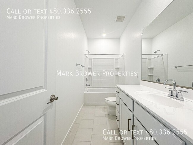 Building Photo - 9852 E Tamery Ave