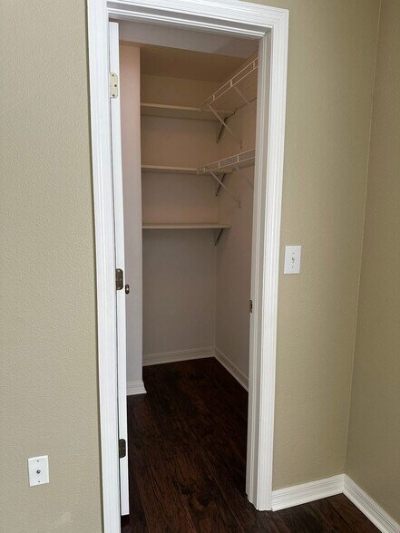 Building Photo - 12346 Country White Cir
