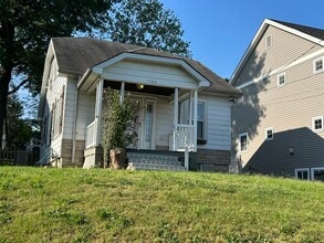 Building Photo - Charming Home 2 Bedroom 1 Bath Home In Krkwood, Mo.
