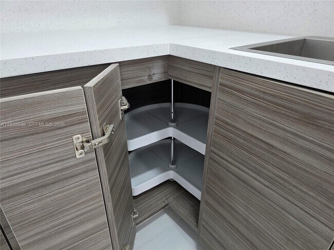 Building Photo - 1000 West Ave