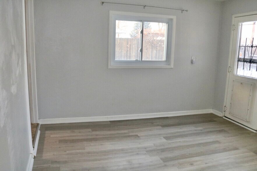 Building Photo - 1136 Florence Ave