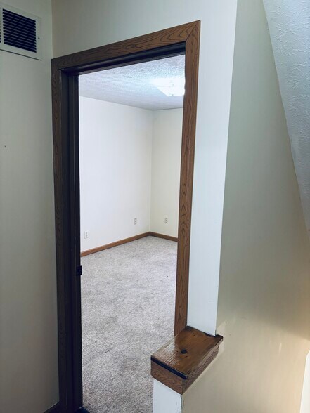 Building Photo - 102 McMillen Ave