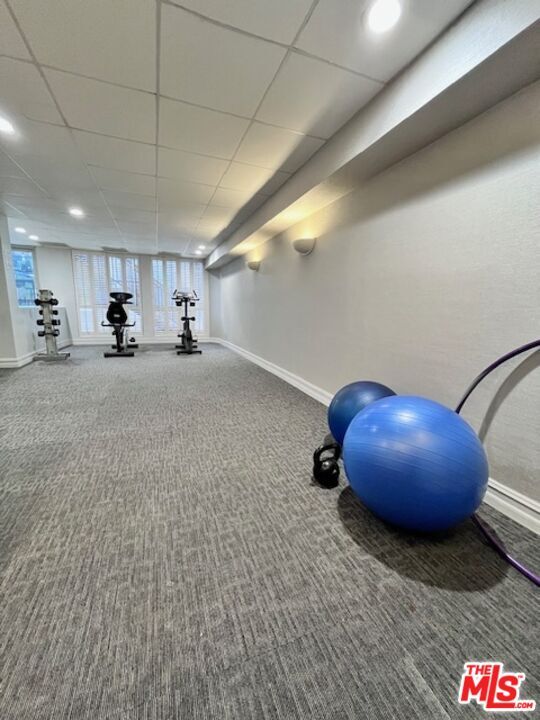 Building Photo - 906 N Doheny Dr