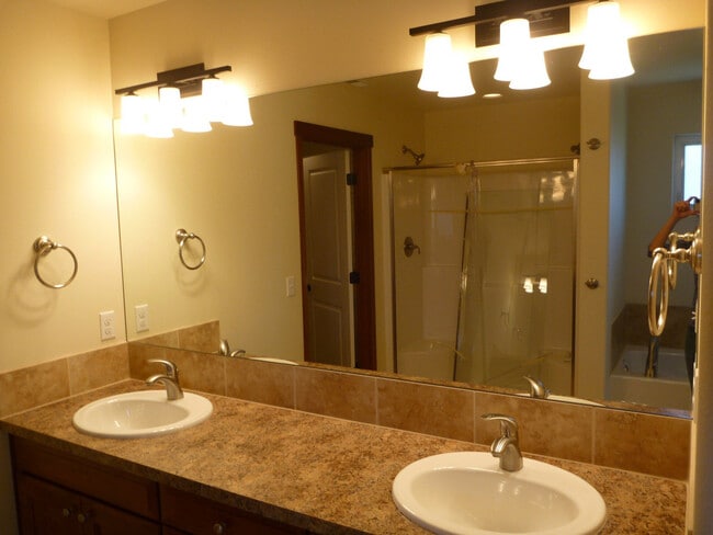 Building Photo - ***PENDING APPLICATION***Impressive Dog Fr...