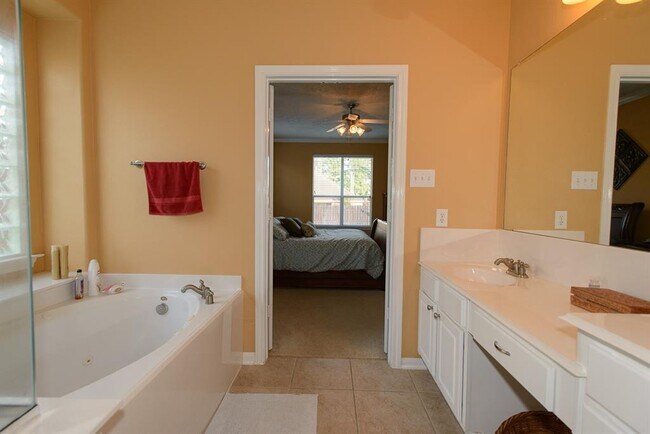Building Photo - 25126 Knob Pines Ct