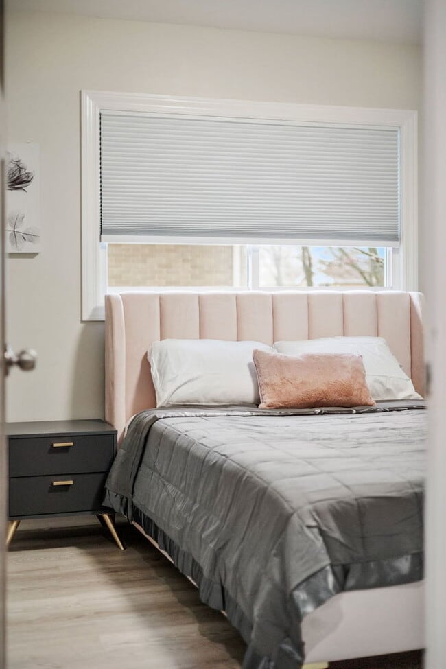 Building Photo - 10907 S Normandy Ave