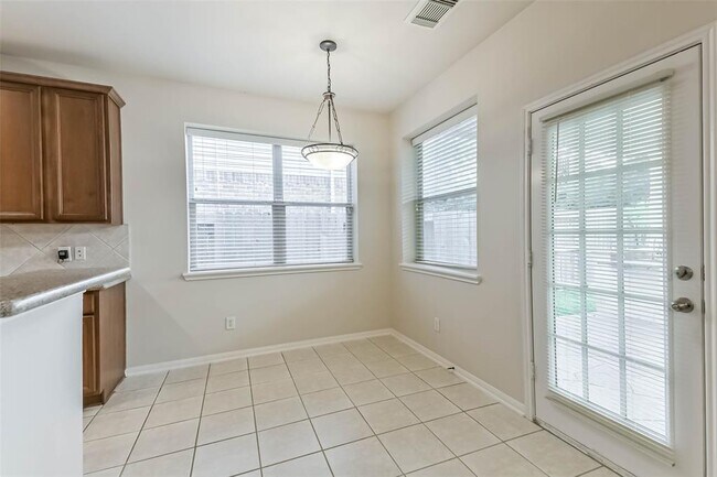 Building Photo - 12935 Bedford Falls Dr