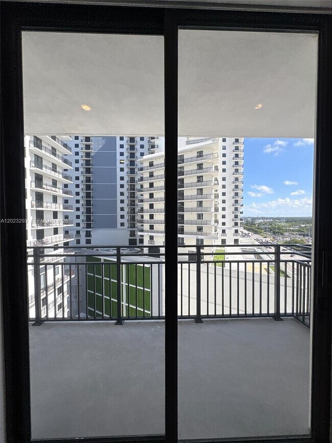 Building Photo - 16395 Biscayne Blvd