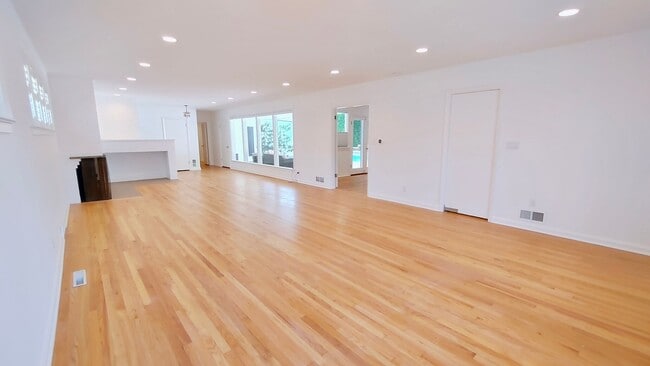 Building Photo - Broadmoor Mid-Century 3 Bedroom Ranch With...