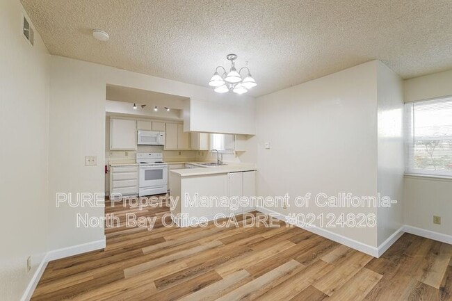 Building Photo - 2326 Tachevah Dr