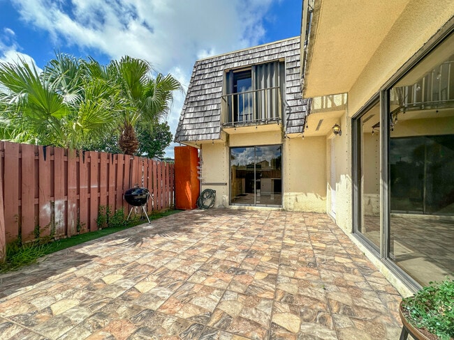 Building Photo - 166 Lake Arbor Dr