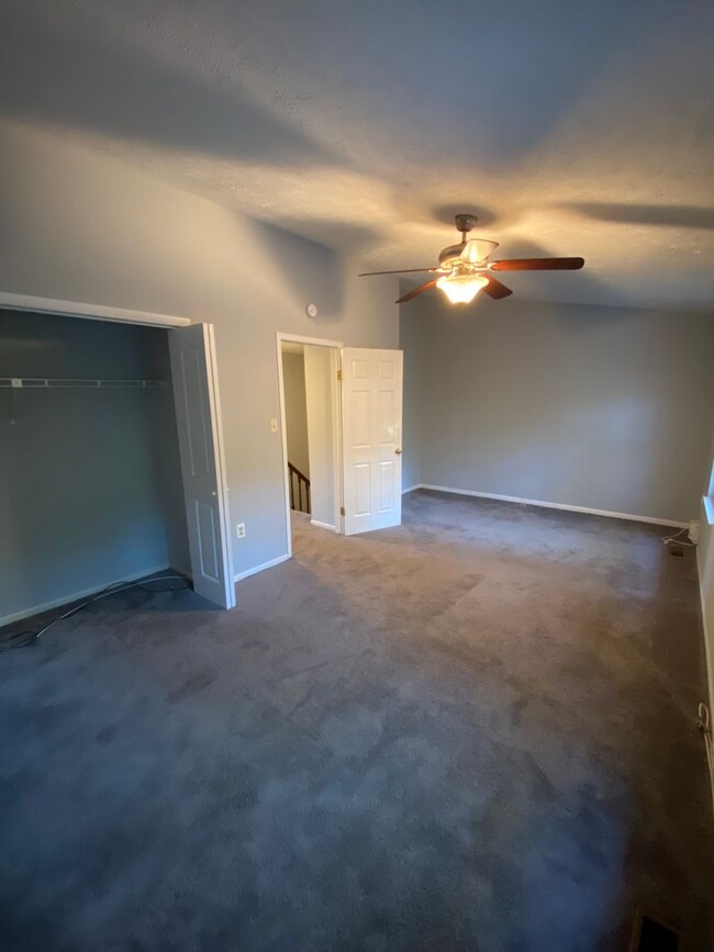 Building Photo - Beautiful 2 Bedroom 2.5 Bath Townhome in S...